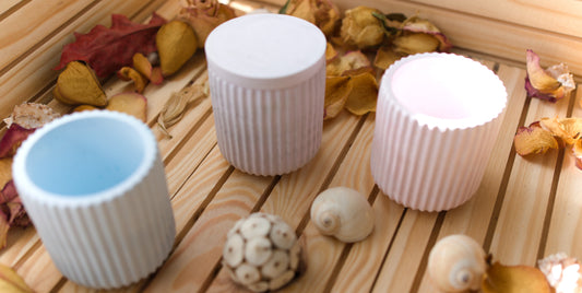 Pot décoratif à stries avec couvercle – Pièce artisanale unique