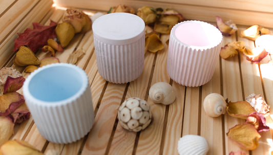 Pot décoratif à stries avec couvercle – Pièce artisanale unique