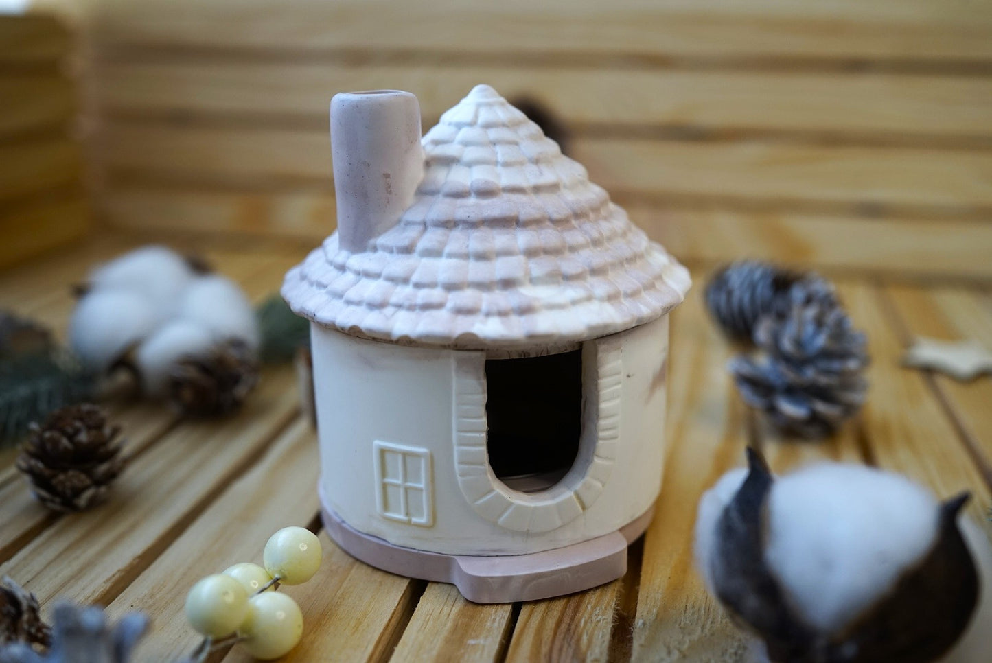 Maison en Céramique avec Cheminée – Brûle-Encens & Porte-Bougie Magique