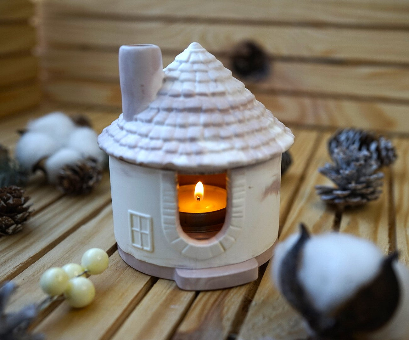 Maison en Céramique avec Cheminée – Brûle-Encens & Porte-Bougie Magique