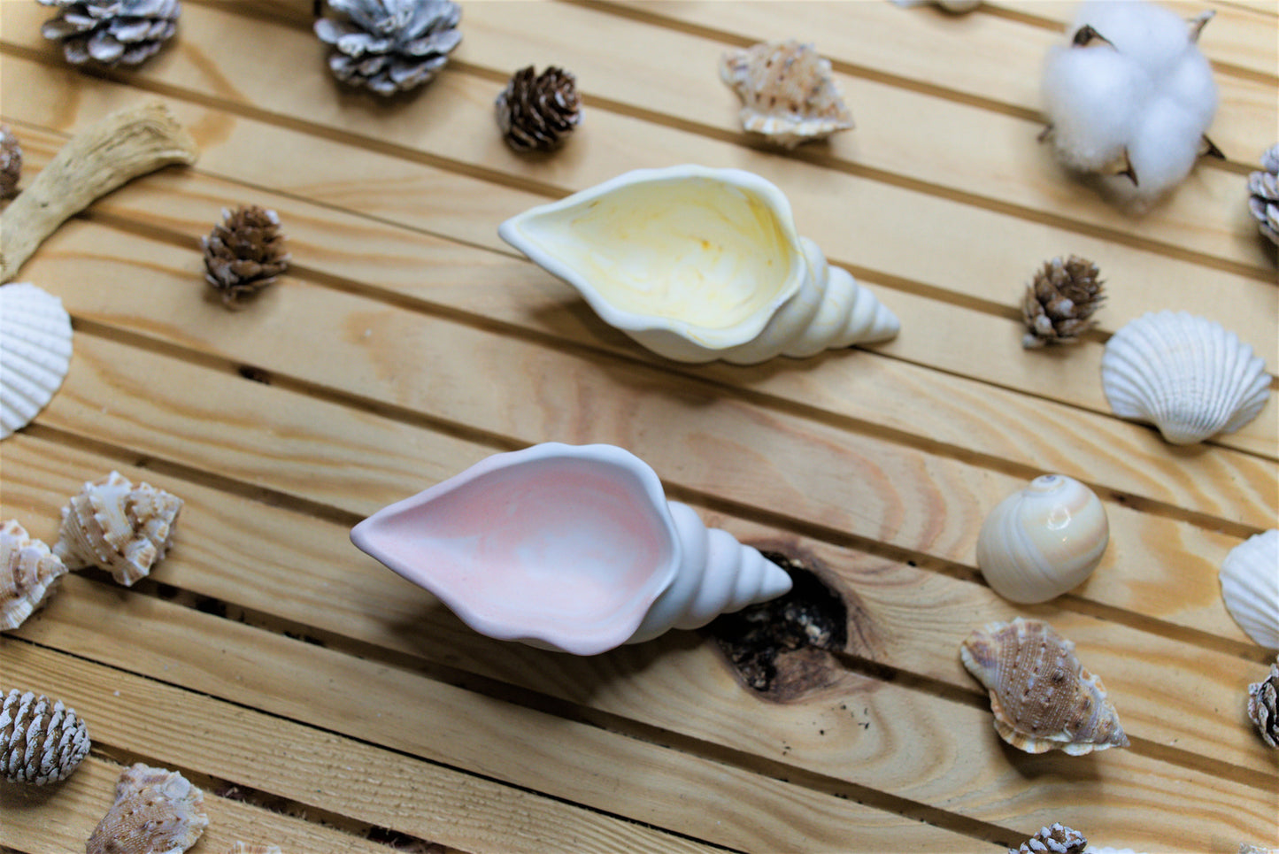 Vide-poche coquillage en céramique – coupelle décorative faite main – objet artisanal bord de mer