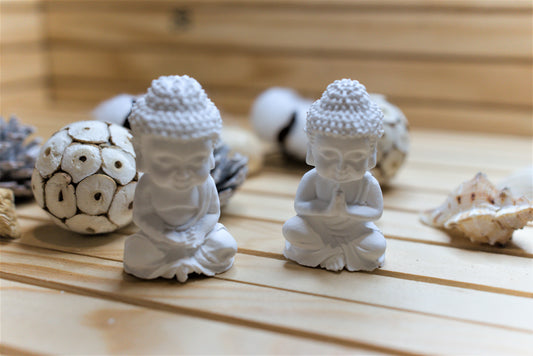 Figurine Bouddha en céramique artisanale – Pièce zen personnalisable