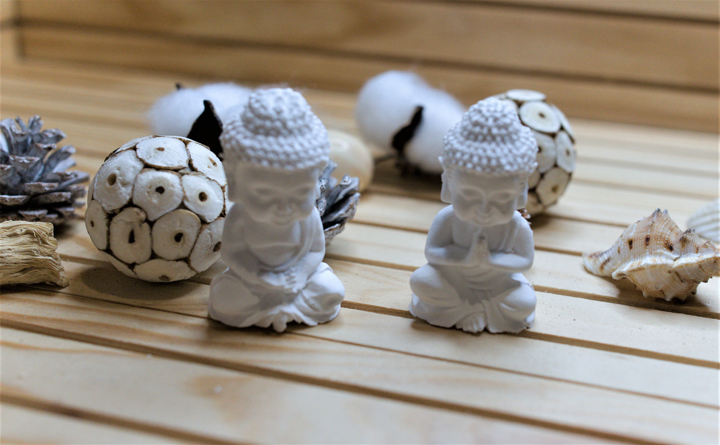 Figurine Bouddha en céramique artisanale – Pièce zen personnalisable