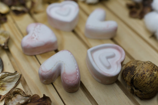 Lot de 5 petits cœurs en céramique – Décoration artisanale