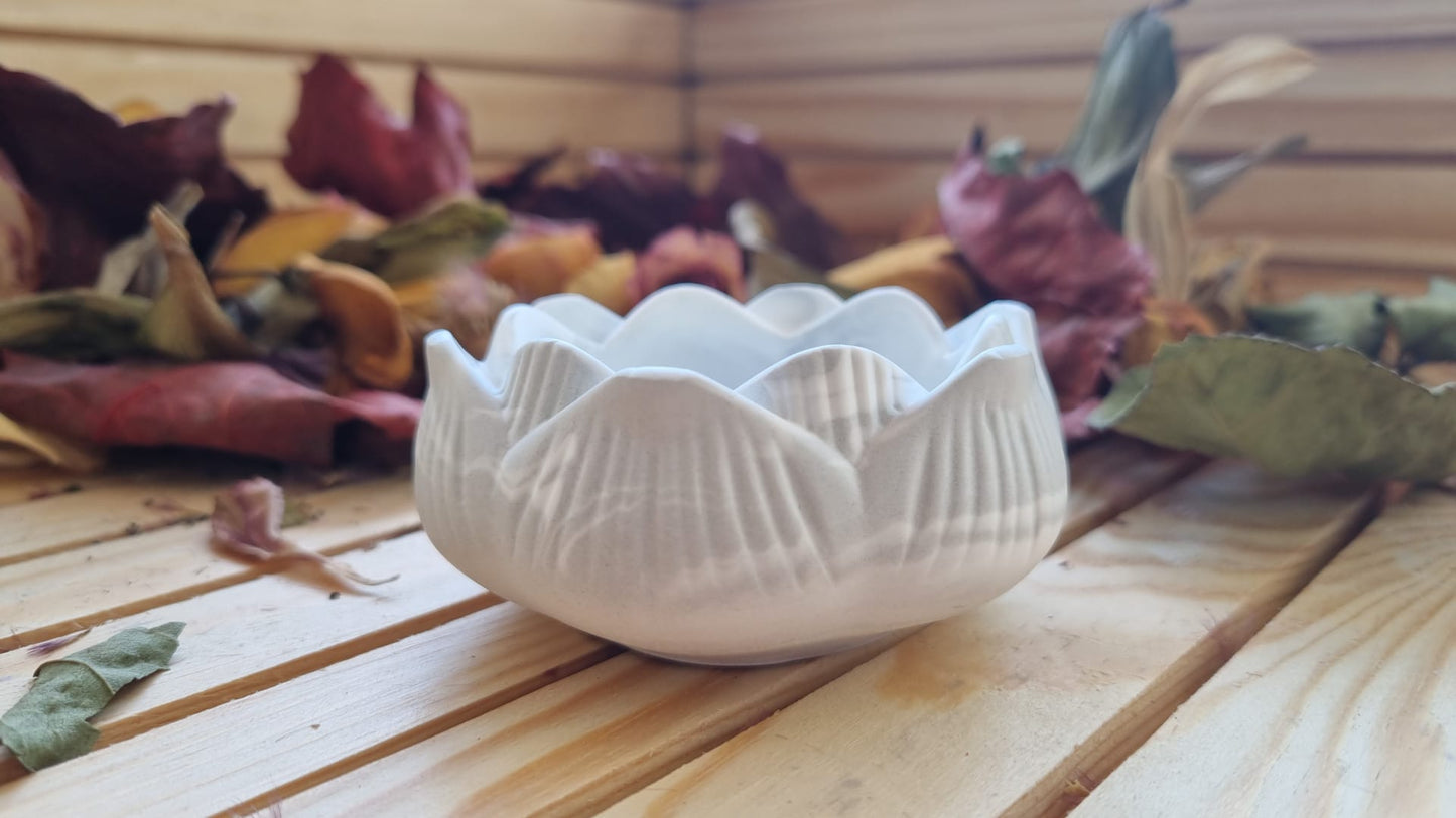 Bol fleur en céramique – vide-poche artisanal – coupelle fleur de lotus faite main