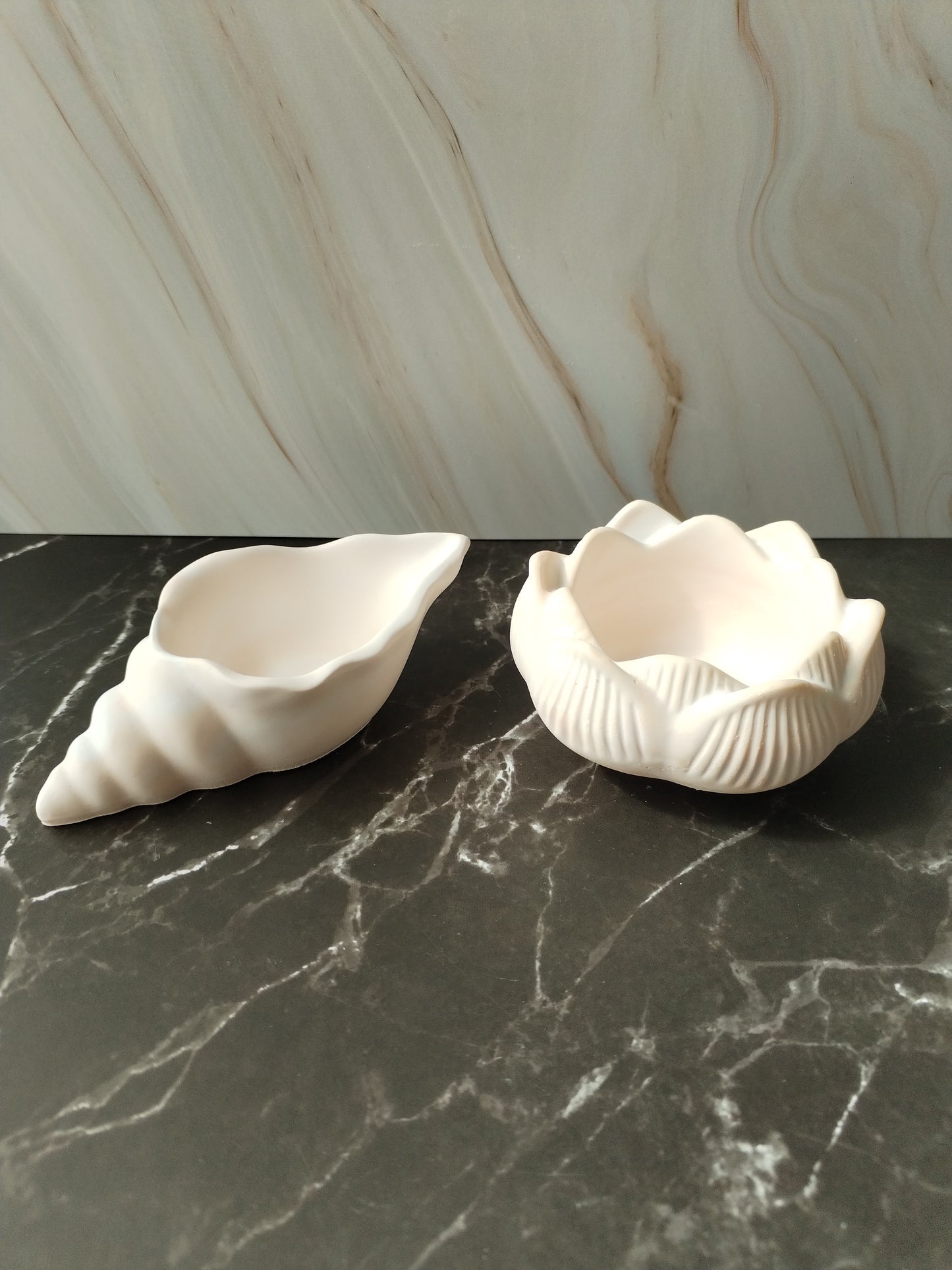 Vide-poche coquillage en céramique – coupelle décorative faite main – objet artisanal bord de mer