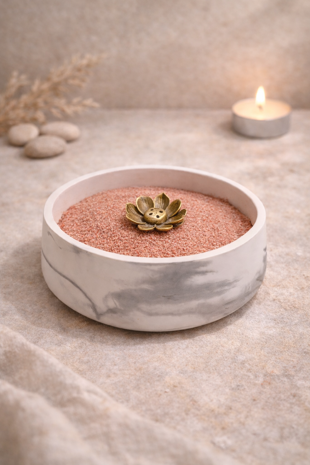 Pot à encens en céramique – Sable & fleur, tons noir