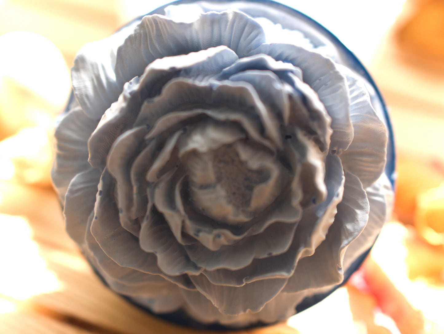 Boîte décorative en céramique avec couvercle fleur sculptée – Élégance artisanale