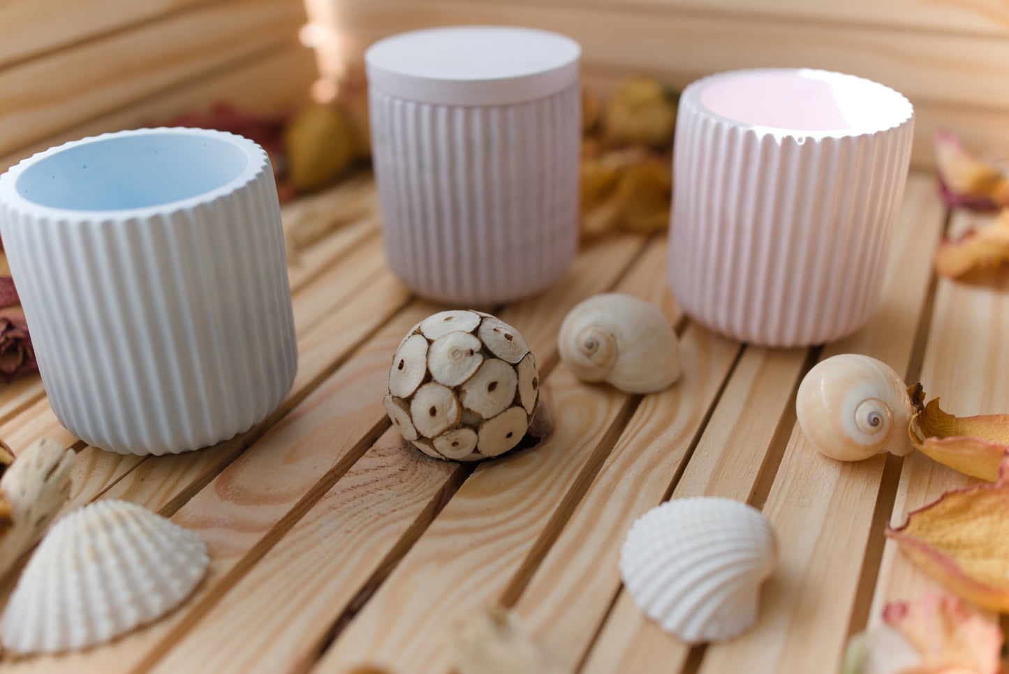 Pot décoratif à stries avec couvercle – Pièce artisanale unique