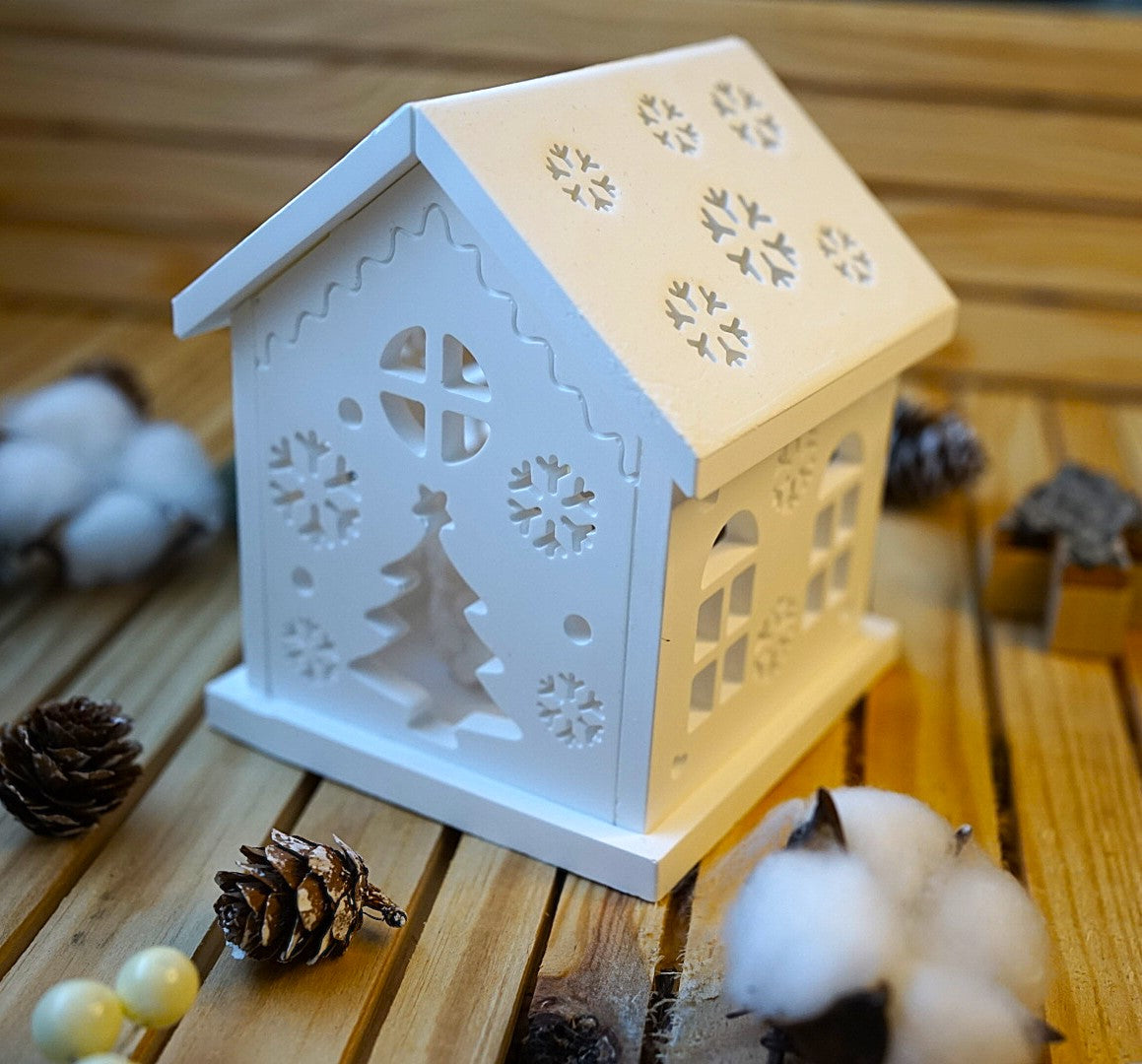 Petite Maison de Noël avec Bougeoir Tressé – Ambiance Chaleureuse et Authentique