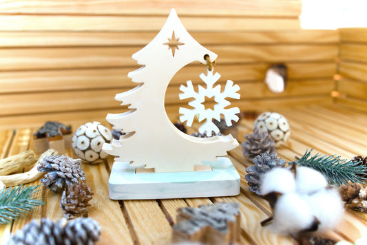Sapin décoratif en céramique avec flocon suspendu