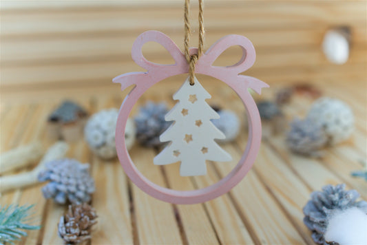 Boule de Noël en céramique avec décor suspendu