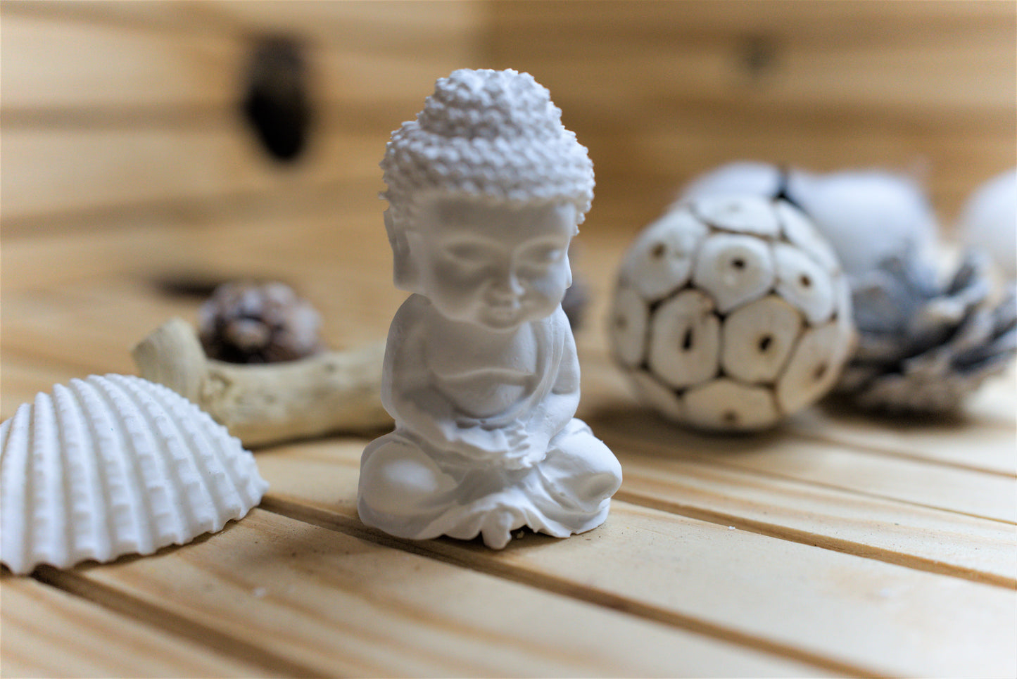 Figurine Bouddha en céramique artisanale – Pièce zen personnalisable