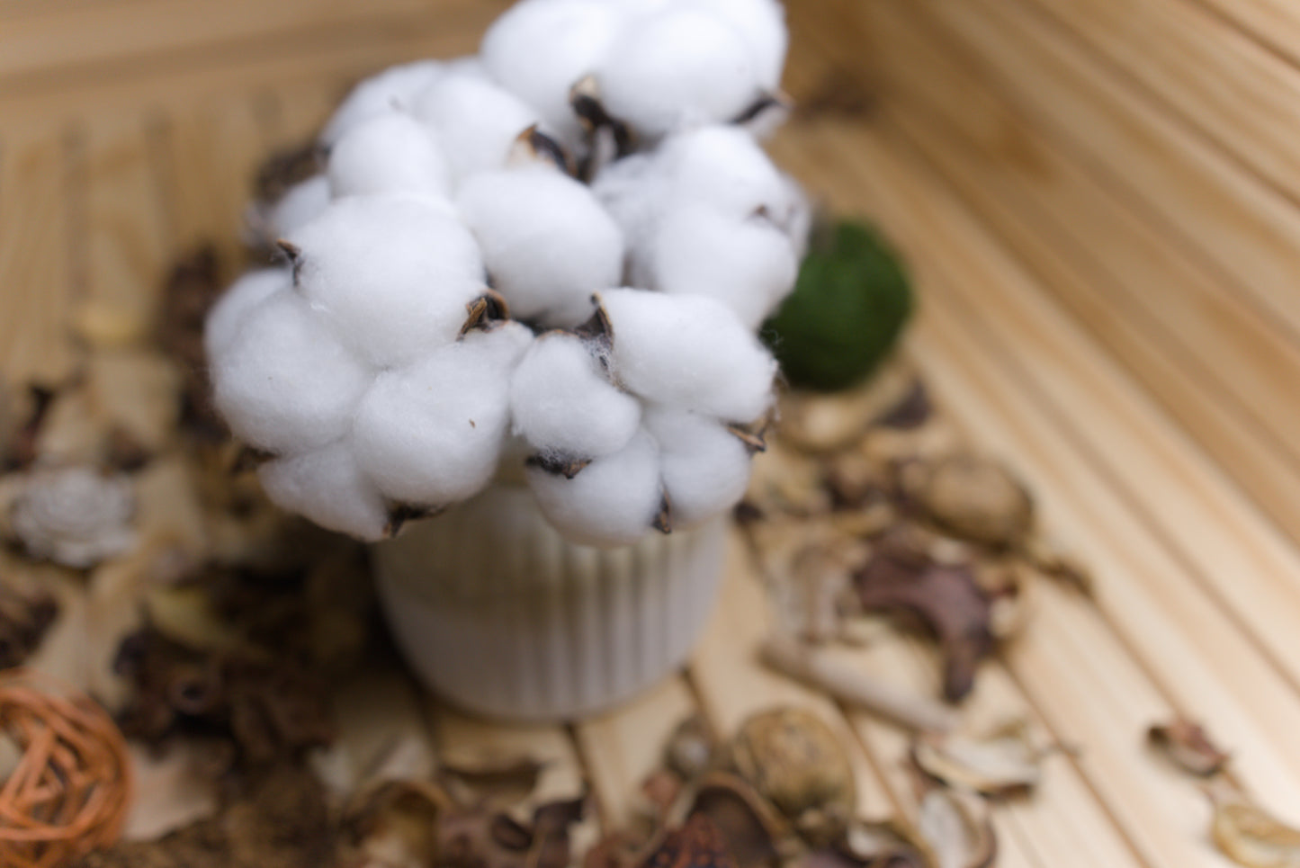 Vase en Céramique Rayé – Élégance Naturelle & Design Minimaliste