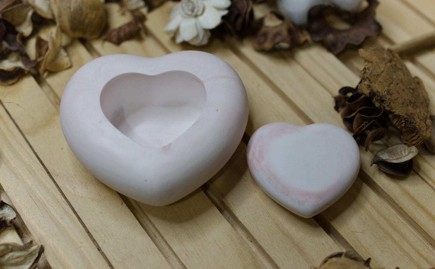 Petit pot cœur en céramique – Douceur artisanale