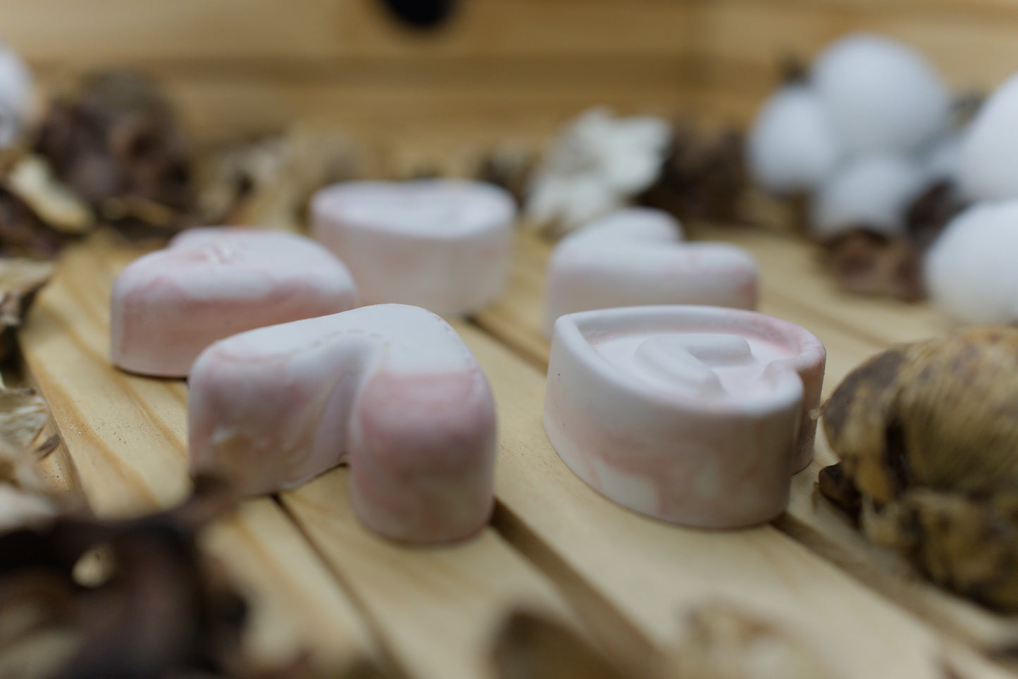 Lot de 5 petits cœurs en céramique – Décoration artisanale