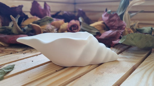 Vide-poche coquillage en céramique – coupelle décorative faite main – objet artisanal bord de mer