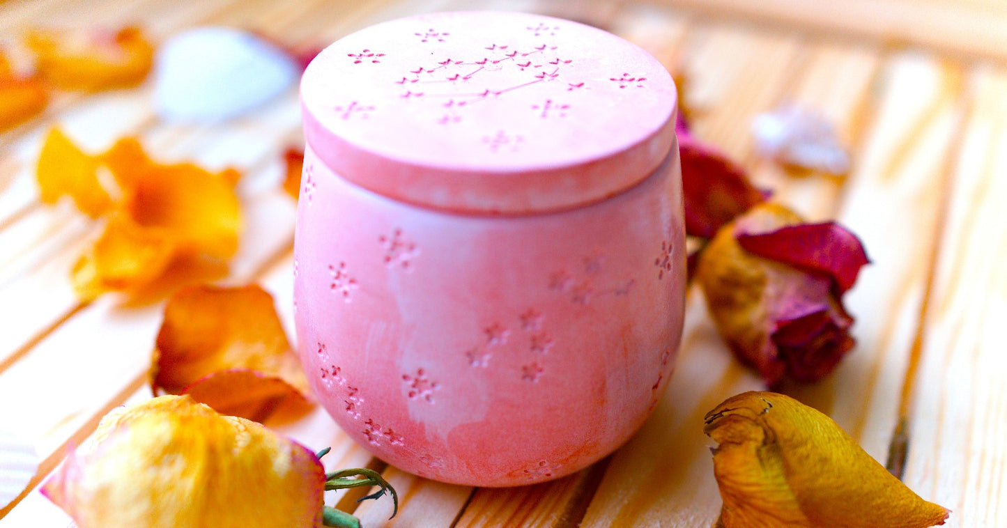 Bougie artisanale en pot de céramique gravé