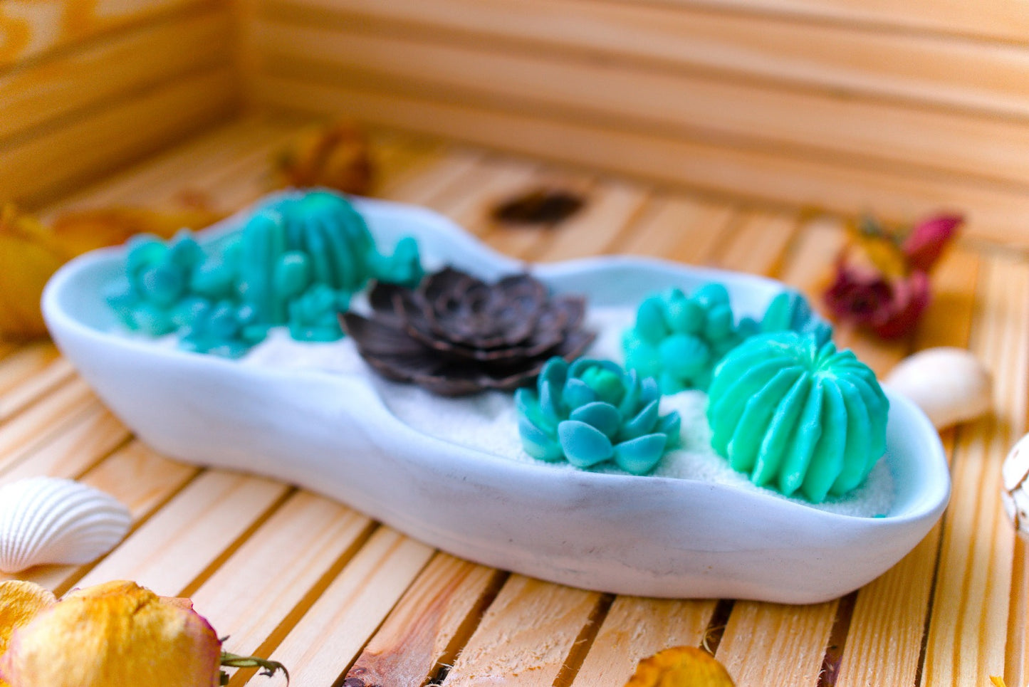 Décoration zen en céramique – Plateau avec succulentes vertes et porte-encens
